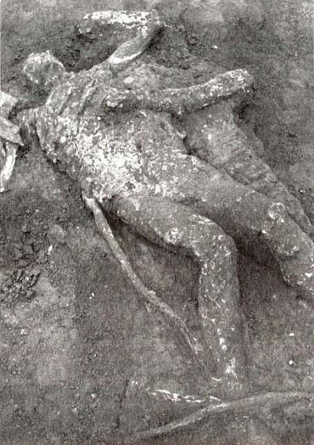 Cast of body found outside Porta Nola near tomb of Obellius Firmus.

See De Caro S., 1976. Scavi nell’area fuori Porta Nola a Pompei: Cronache Pompeiane V, (fig. 25). 